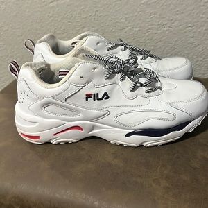 Men’s 10.5 FILA Disruptor II